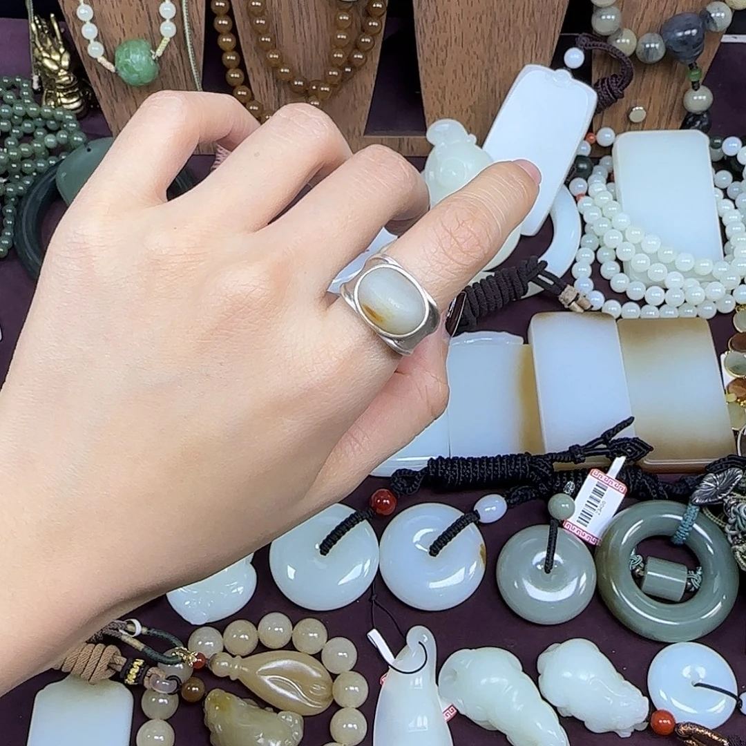 和田玉未镶嵌戒指