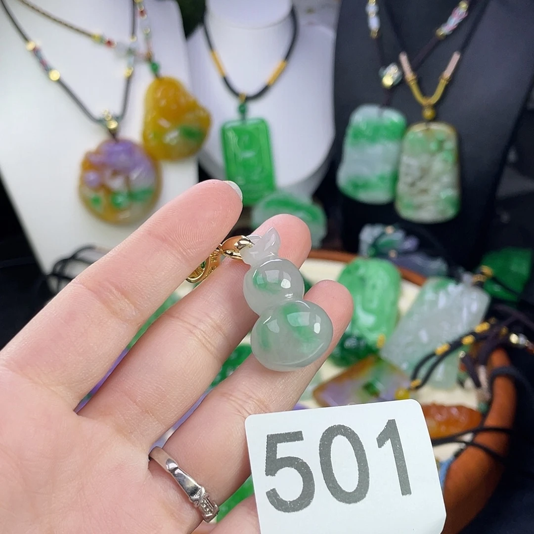 翡翠未镶嵌吊坠(赠链)