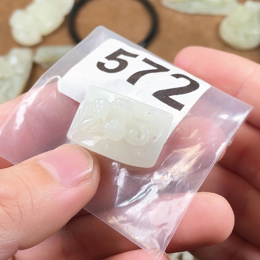 和田玉（糖玉）未镶嵌颈饰