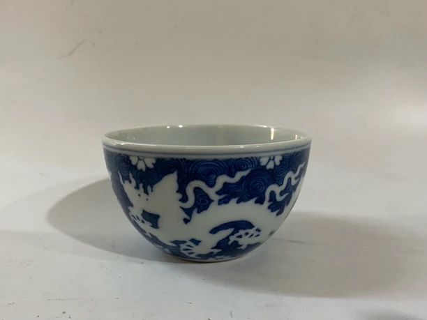 青花落花流水双龙纹罗汉杯