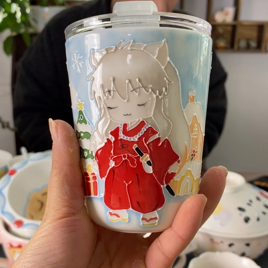 小***z瓷片口沿，底部都画猫和老鼠