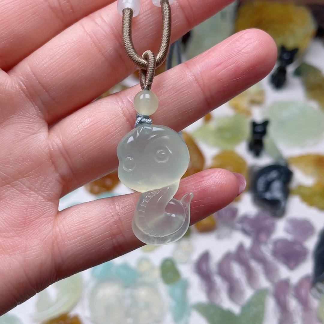 蛇纹石玉颈饰未镶嵌