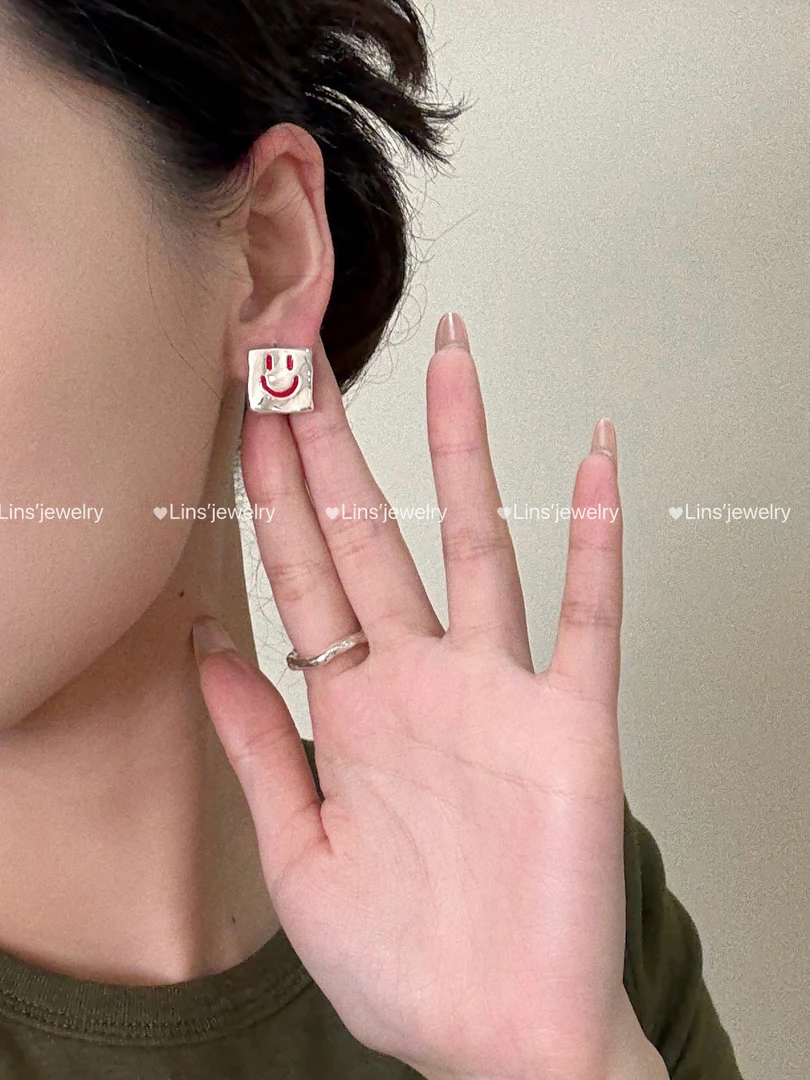 铜合金耳饰 笑脸银色方块耳钉~可爱百搭小众简约个性甜美