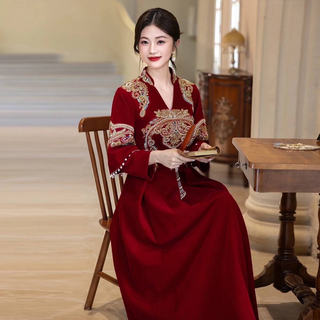 酒红色丝绒新娘敬酒服2025新款中式秀禾高端轻奢订婚结婚礼服秋冬