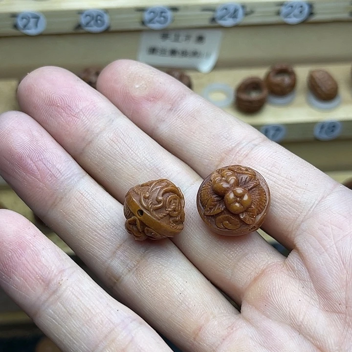 三***七桃核雕刻事事如意两颗