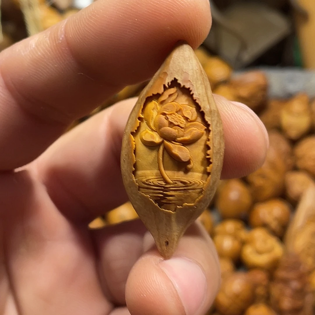 手串/手链橄榄核浮雕荷花051