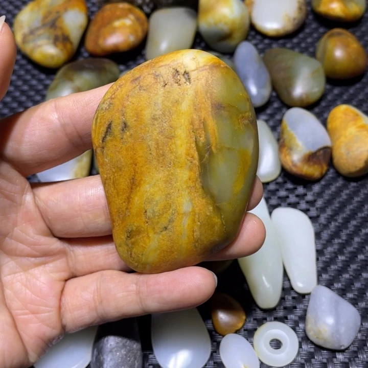 和田玉未镶嵌珠宝奇石