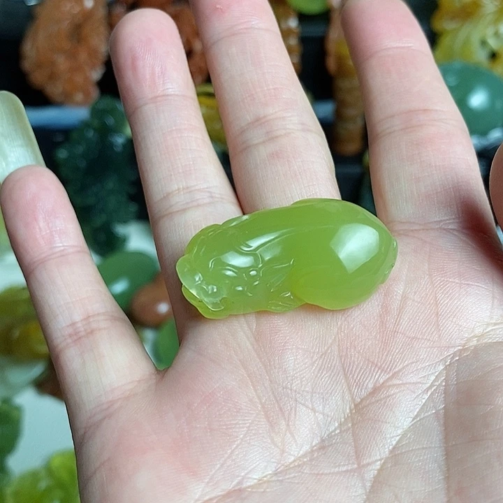 未镶嵌蛇纹石玉颈饰