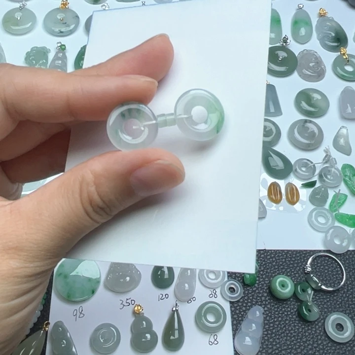 翡翠未镶嵌耳饰一对甜甜圈