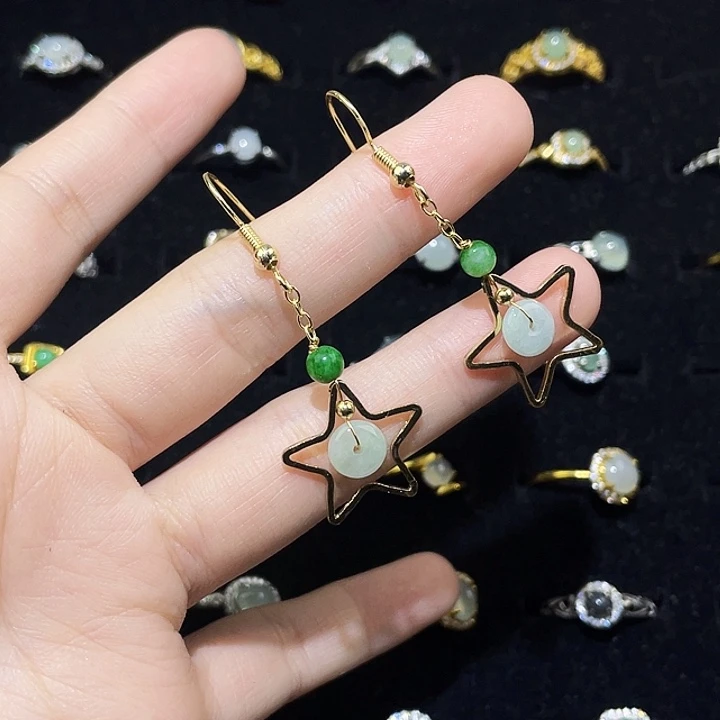 翡翠未镶嵌颈饰戒指