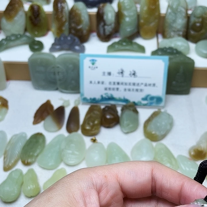江***座和田玉未镶嵌颈饰