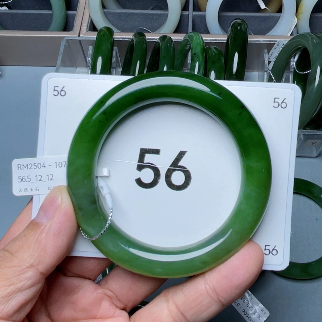 逆***人和田玉未镶嵌手镯