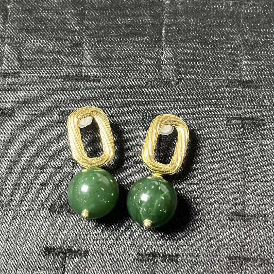 【菲菲】和田玉耳钉发一对@k