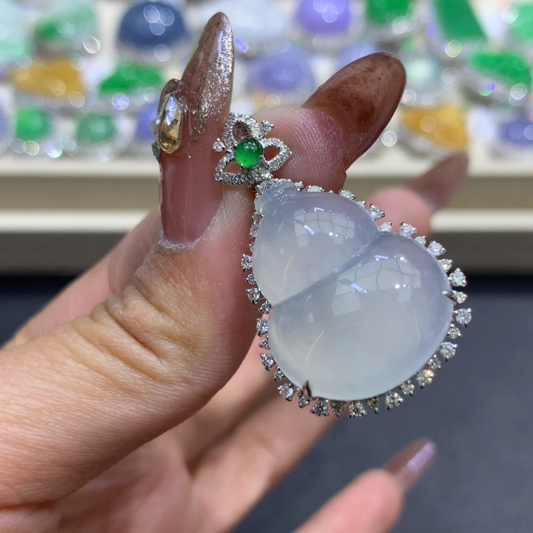 翡翠颈饰18K金镶嵌翡翠