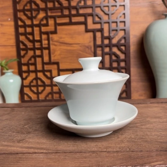 瓶月白釉马蹄三才盖碗微微不完美