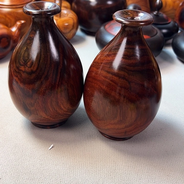 傲***寂老挝大红酸枝木瓶子一对