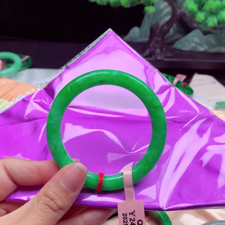 子***衿翡翠未镶嵌手镯翡翠