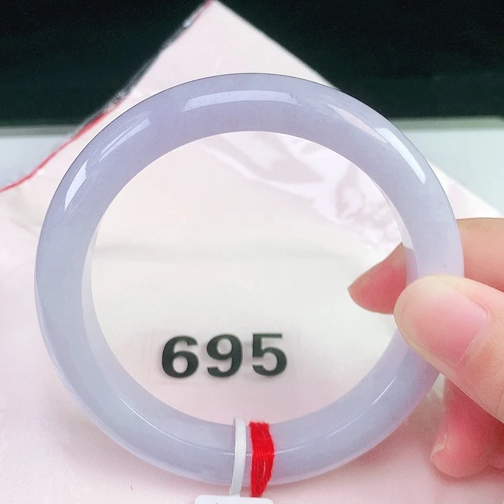 翡翠未镶嵌手镯（圆镯）61.5