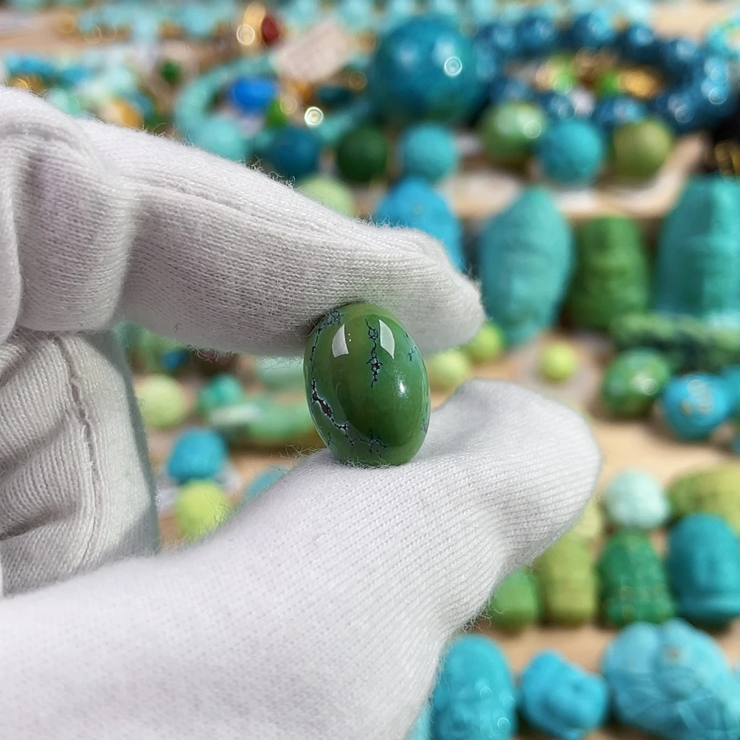 向***葵绿松石未镶嵌珠宝奇石