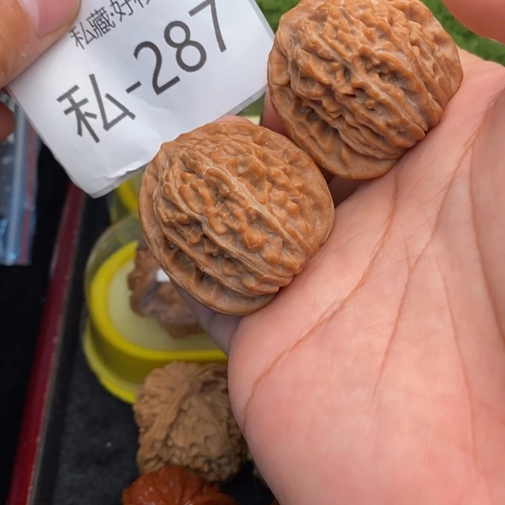 和***丽把件文玩核桃桩正款39尺四座楼