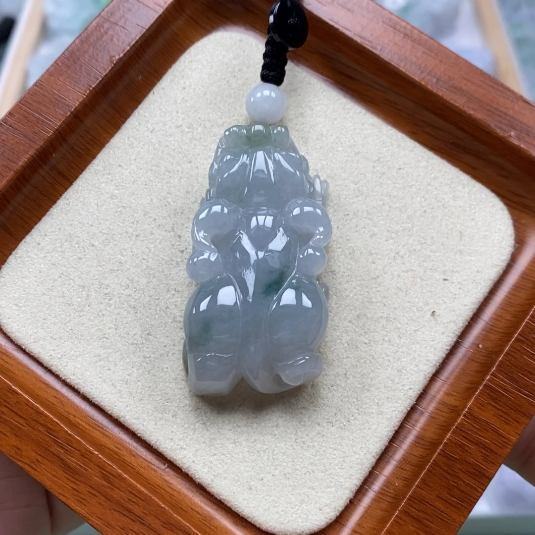 翡翠未镶嵌颈饰如意貔貅