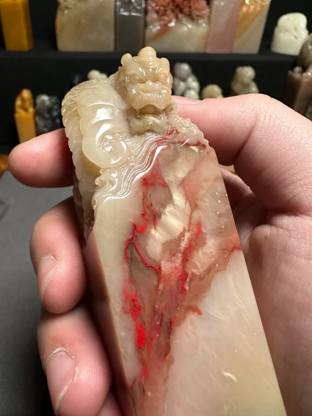 巴林鸡血，鳌龙钮。3.0×10.3