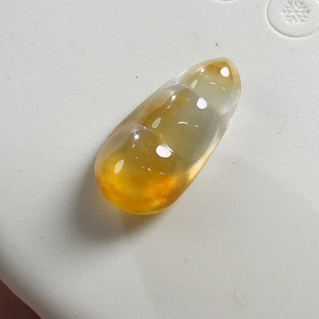 翡翠未镶嵌颈饰豆子