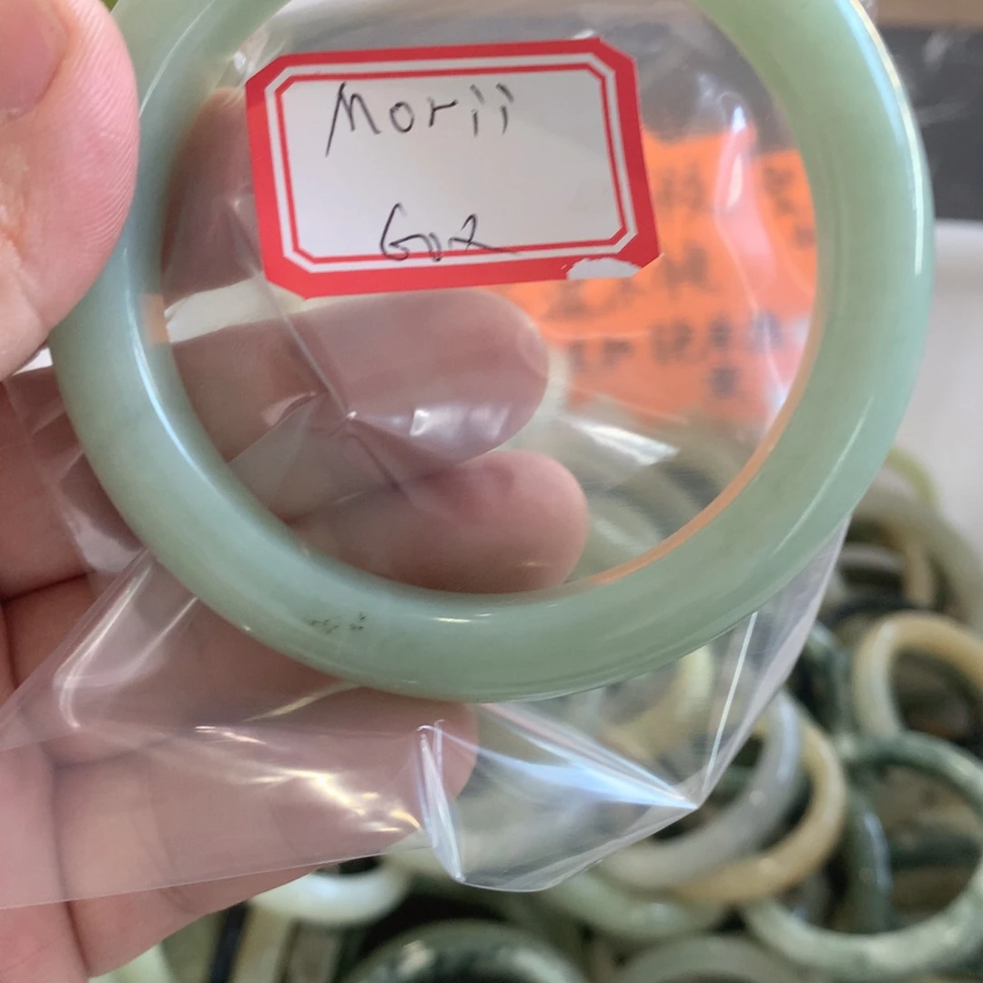 透闪石-蛇纹石玉手镯未镶嵌M****）