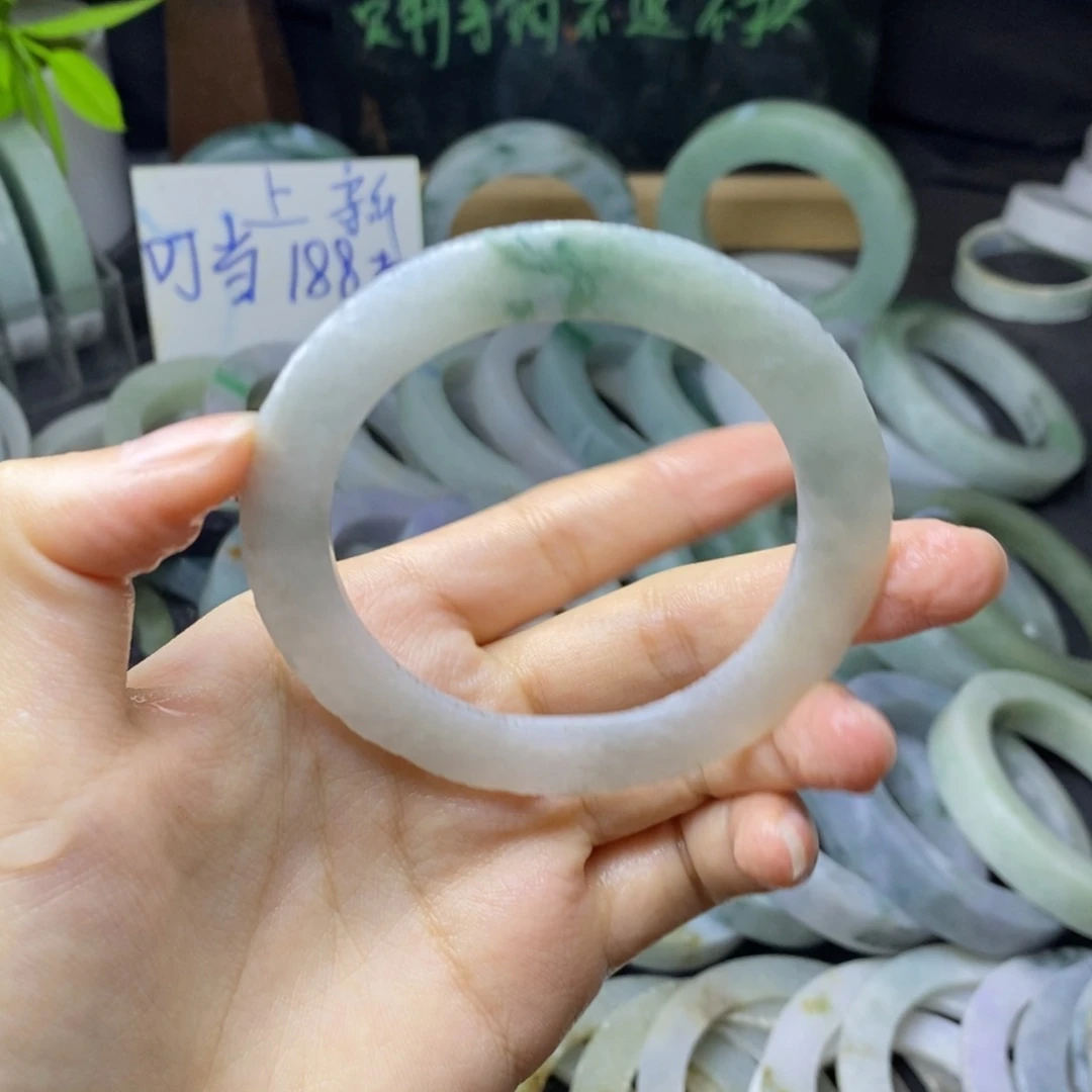 定制翡翠未镶嵌手镯