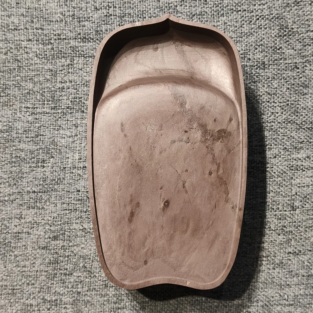 老坑洮砚，喇嘛崖老坑鸊鷉血莲瓣砚，尺寸10.1*6*2.9厘米