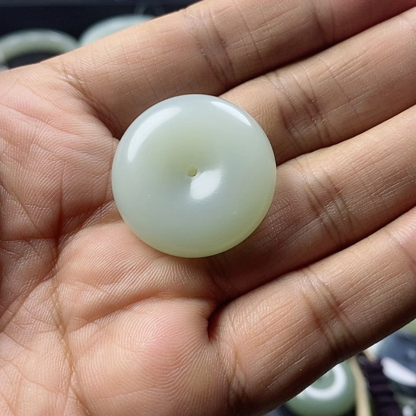 【闪购商品】颈饰未镶嵌和田玉