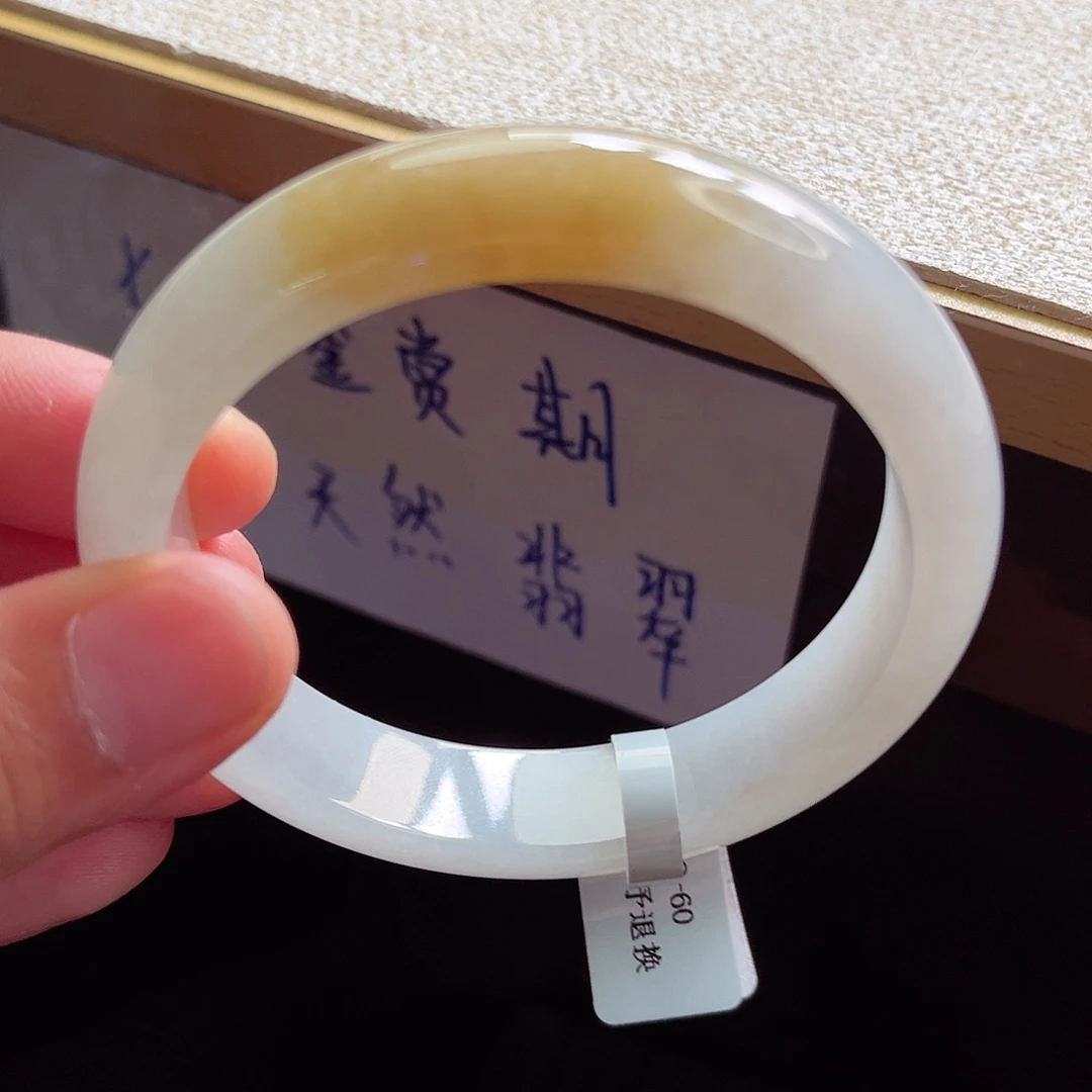 翡翠手镯未镶嵌手镯
