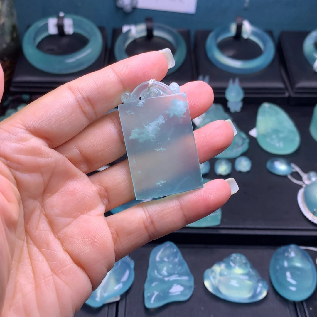 蛇纹石玉未镶嵌吊坠