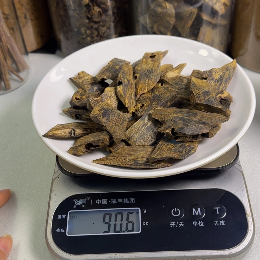 沉香沉香碎屑透顶绿块料90克