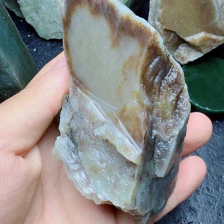 和田玉（糖玉）未镶嵌珠宝奇石