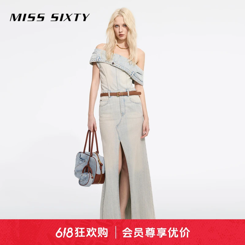 Miss Sixty2025春季新款牛仔连衣裙女斜肩前开衩设计感复古洗水