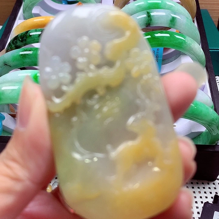 翡翠未镶嵌颈饰翡翠