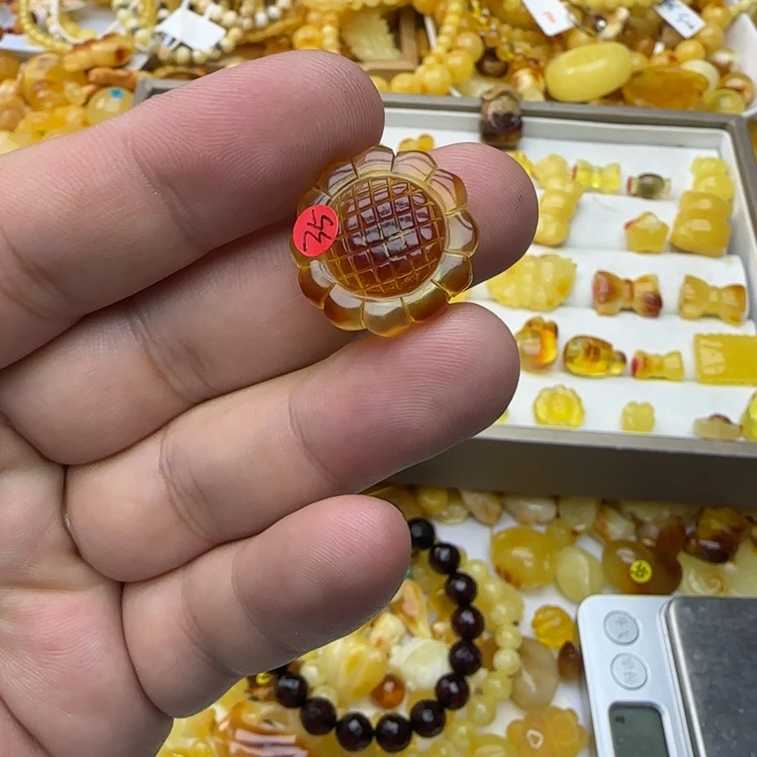 琥珀未镶嵌裸石2克06