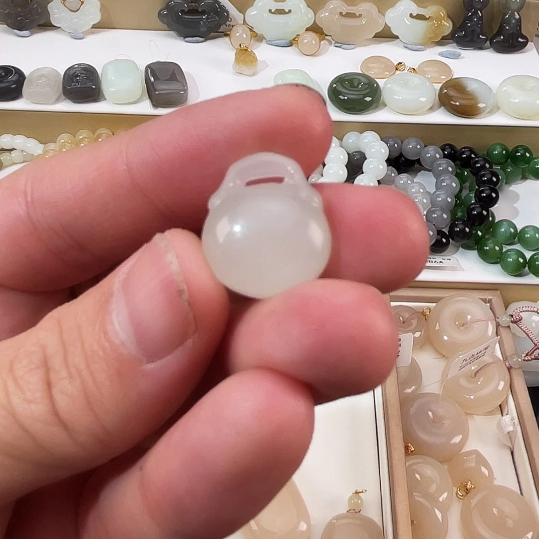 和田玉颈饰未镶嵌果****帘