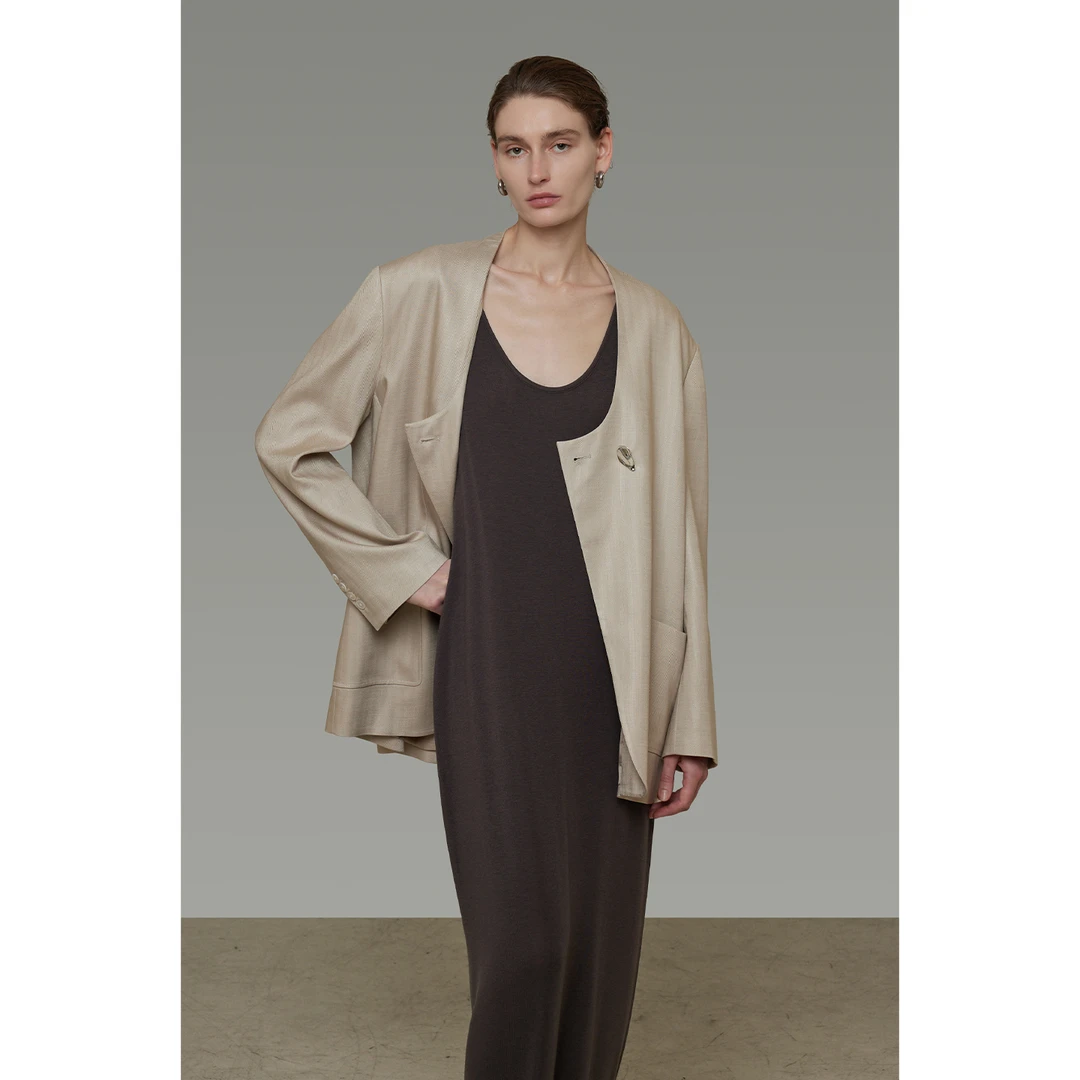 08.25上新【单颗金属扣设计 慵懒百搭】垂感无领西装外套UQ25W056