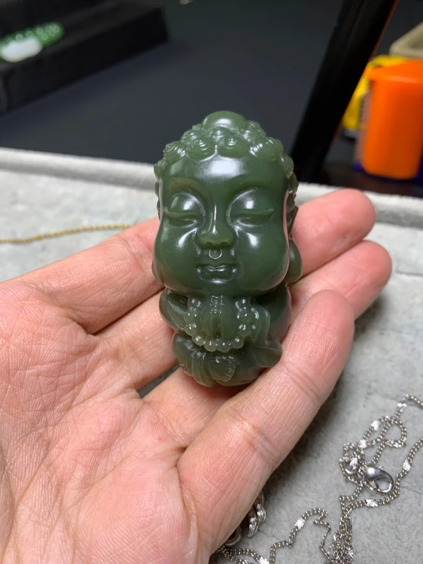 新疆和田玉菩萨把件