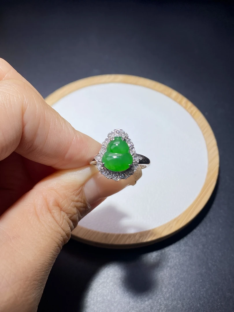 18k金镶嵌缅甸翡翠冰种浓阳绿葫芦两用款戒指金翡翠吊坠A级