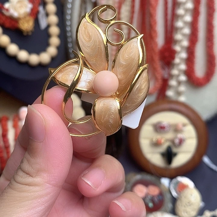 大理石铁合金小胸针