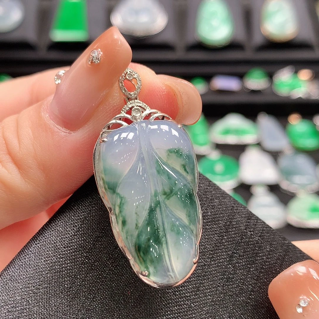 翡翠18K金镶嵌颈饰树叶