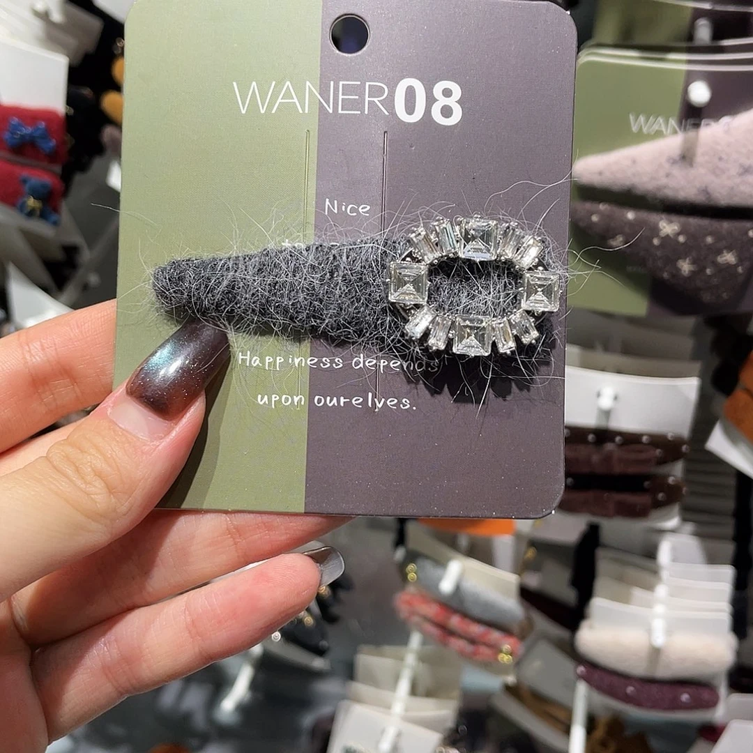 羽毛非金属深灰圆钻一只