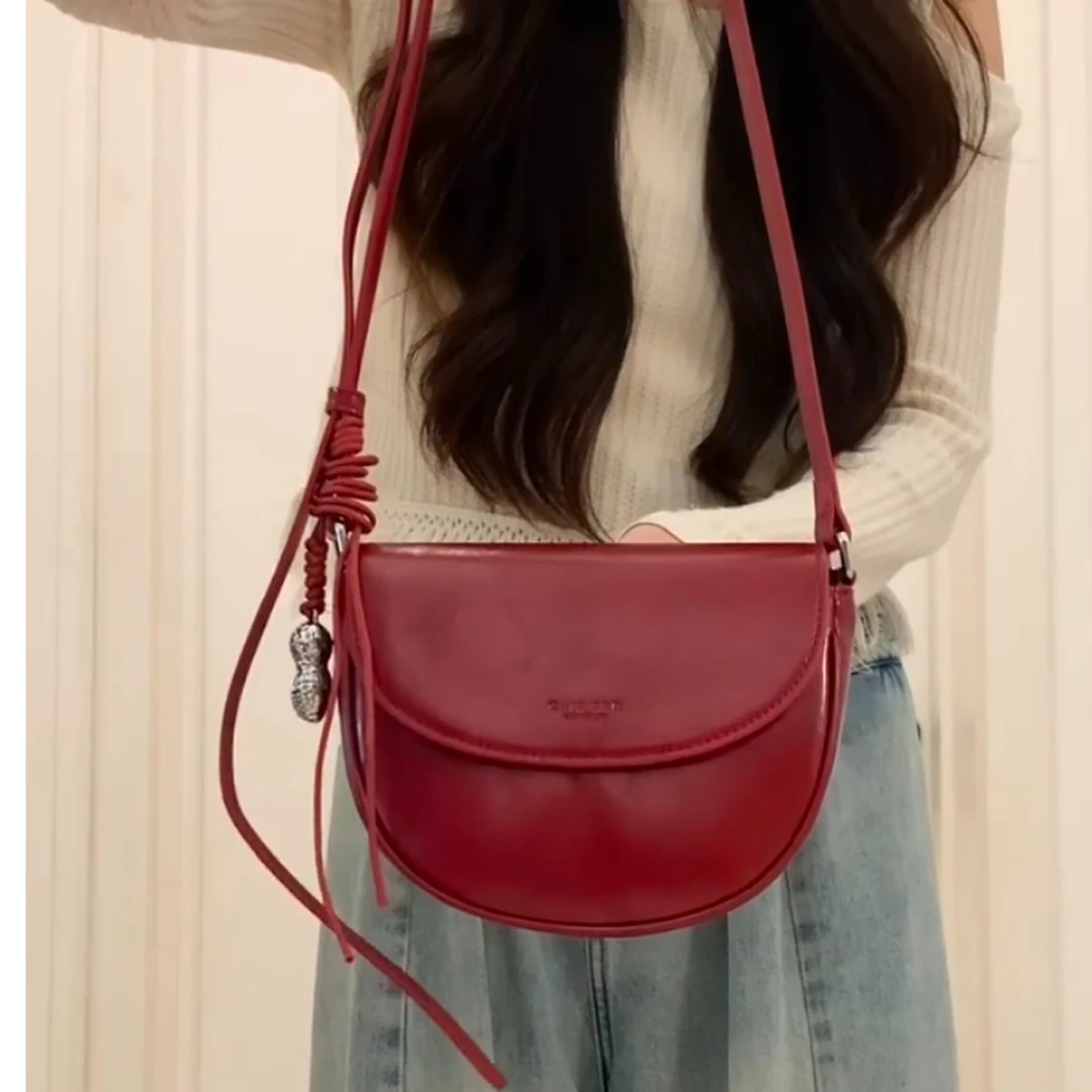 2025新款精致时尚百搭单肩斜挎包高级感马鞍包小众软皮红色包包女