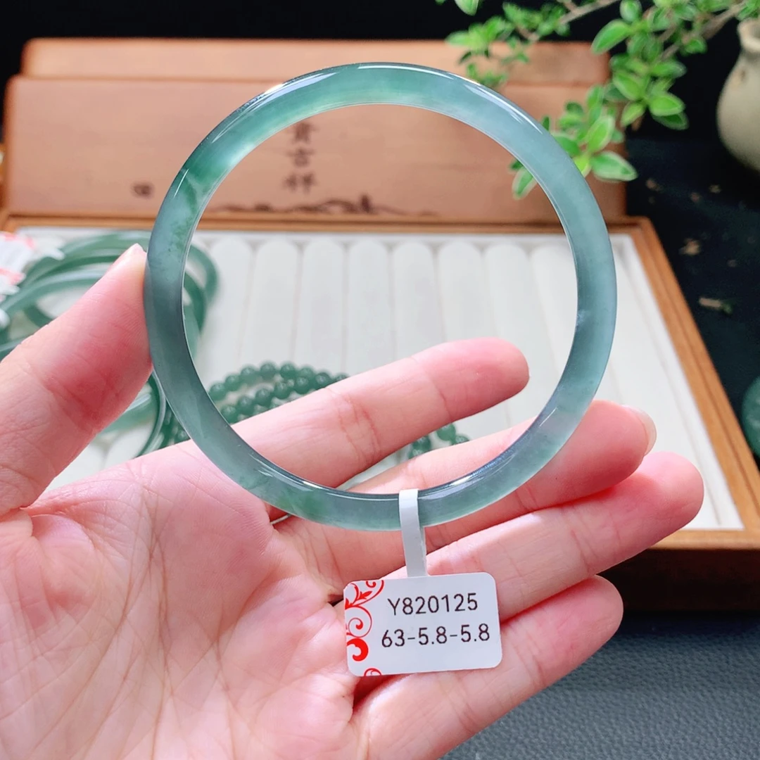 未镶嵌手镯（圆镯）翡翠