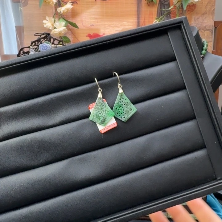 翡翠未镶嵌耳饰翡翠不退换