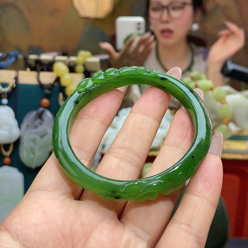 【闪购商品】未镶嵌手镯和田玉万****季