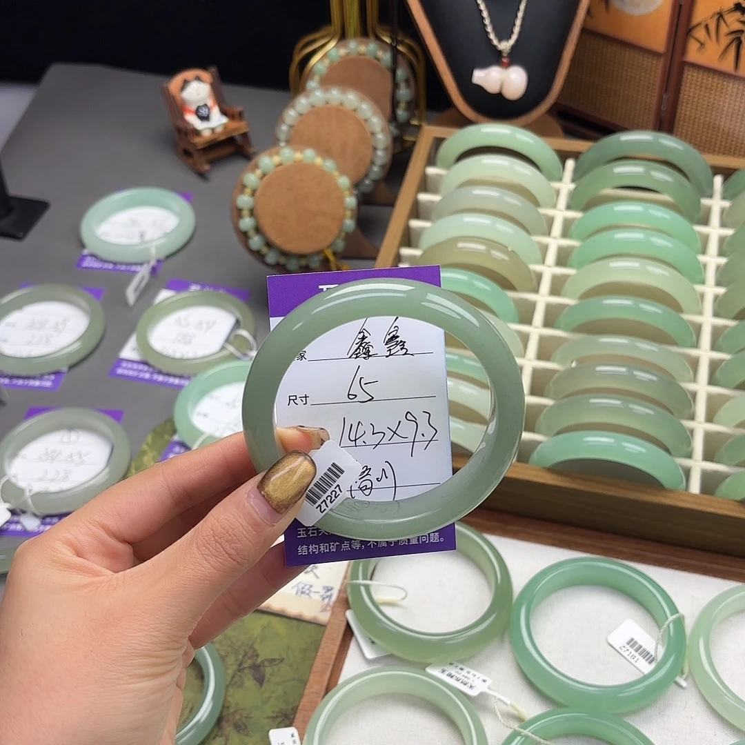 东陵石未镶嵌手镯